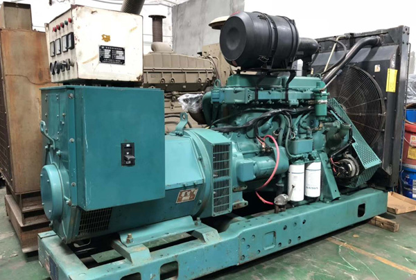 发电机燃油系统维护：油箱沉淀清理周期与燃油滤清器更换，避免油路堵塞导致停机
